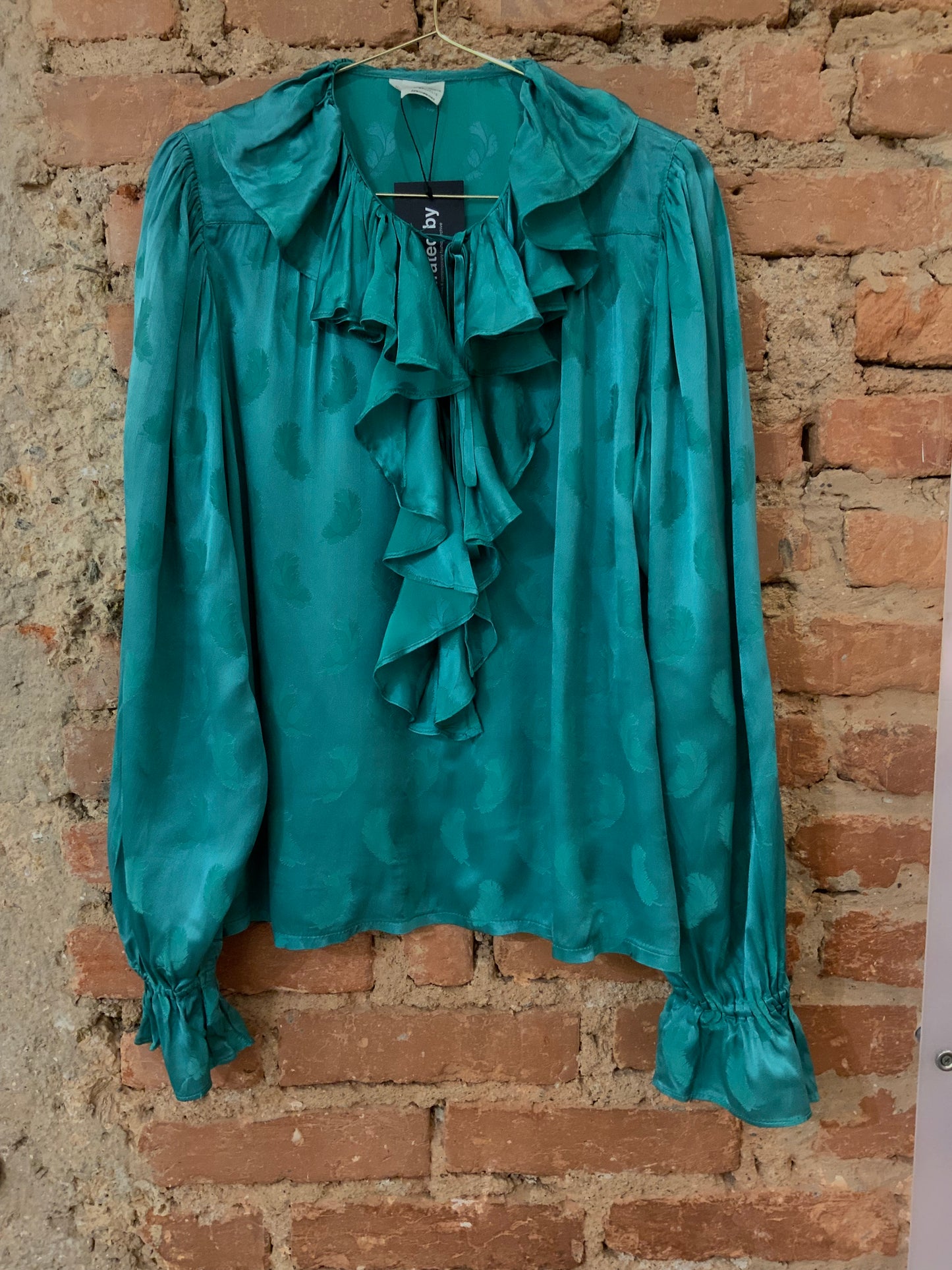 RUFFLED NECK SILK TOP