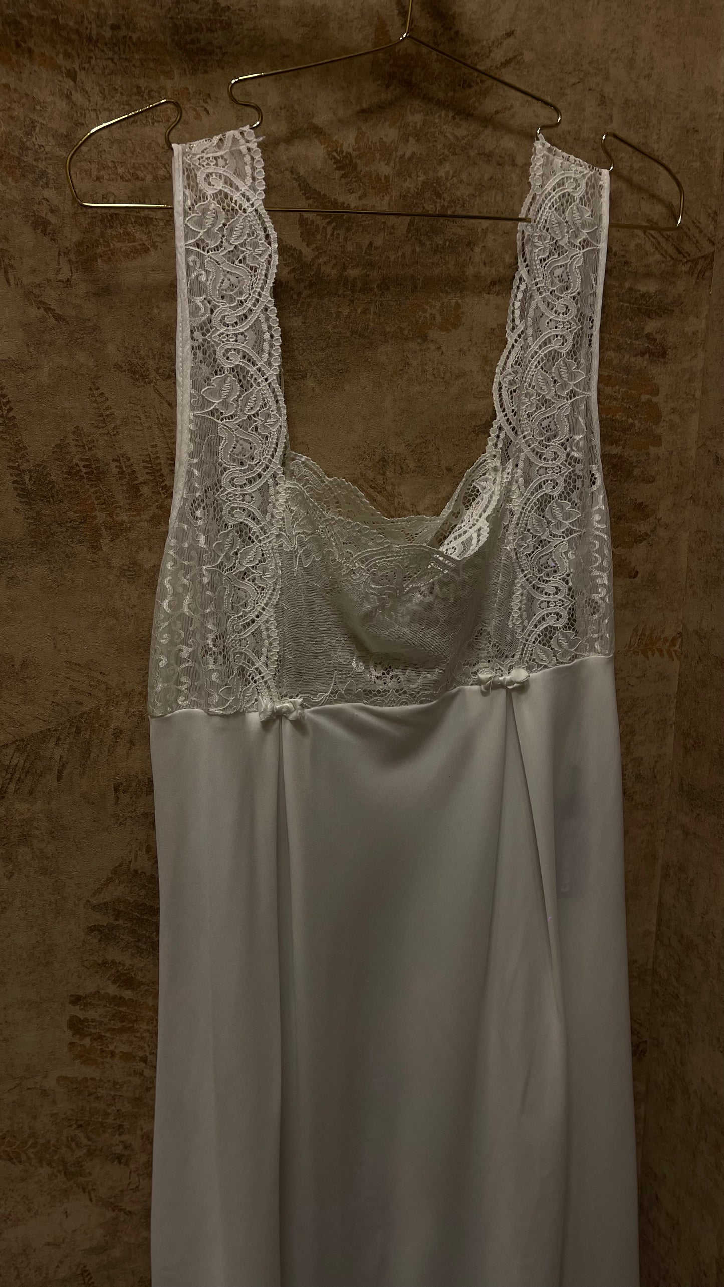 LONG DRESS WITH LACE CHEST