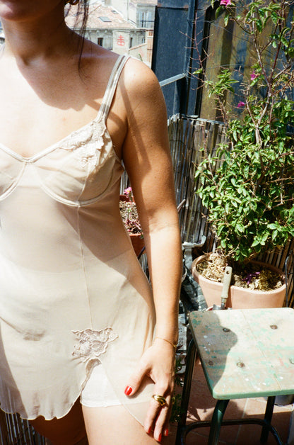 EMBROIDERED NUISETTE