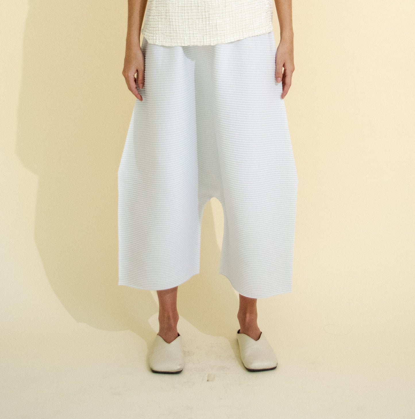 WHITE BALLOON PLEATED PANT