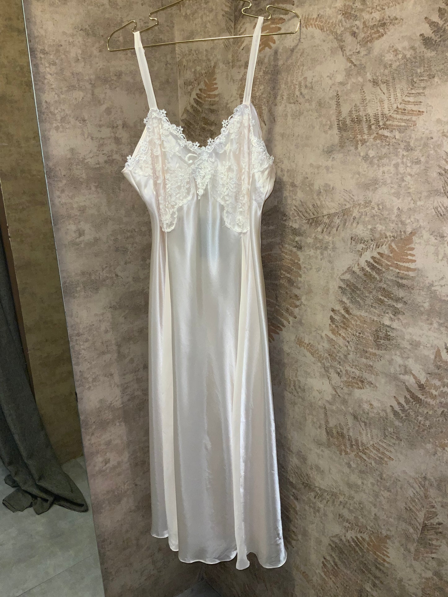 LONG DRESS WITH LACE CHEST