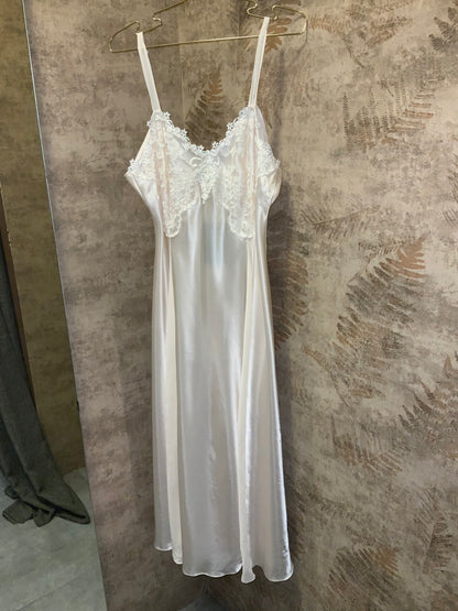 LONG DRESS WITH LACE CHEST